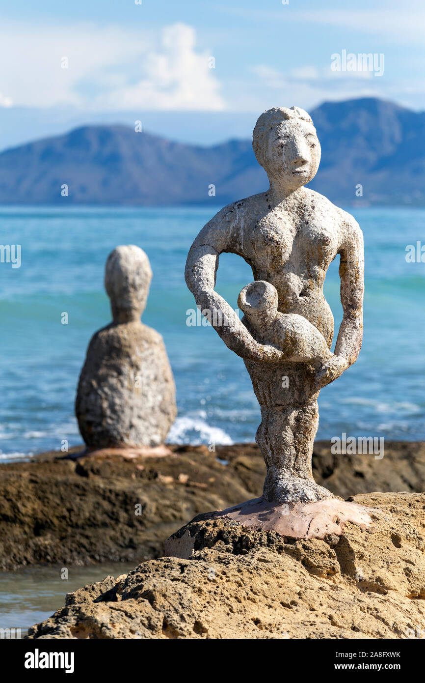 Joan Bennassar Skulpturen an der Küste von Can Picafort und Santa Margalida auf Mallorca, Spanien. Stockfoto