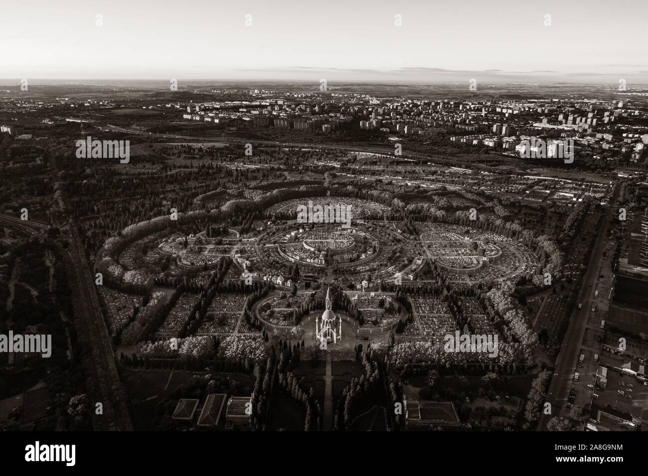 Madrid Luftaufnahme der Cementerio de la Almudena (Unsere Liebe Frau von Almudena Friedhof) in Spanien. Stockfoto
