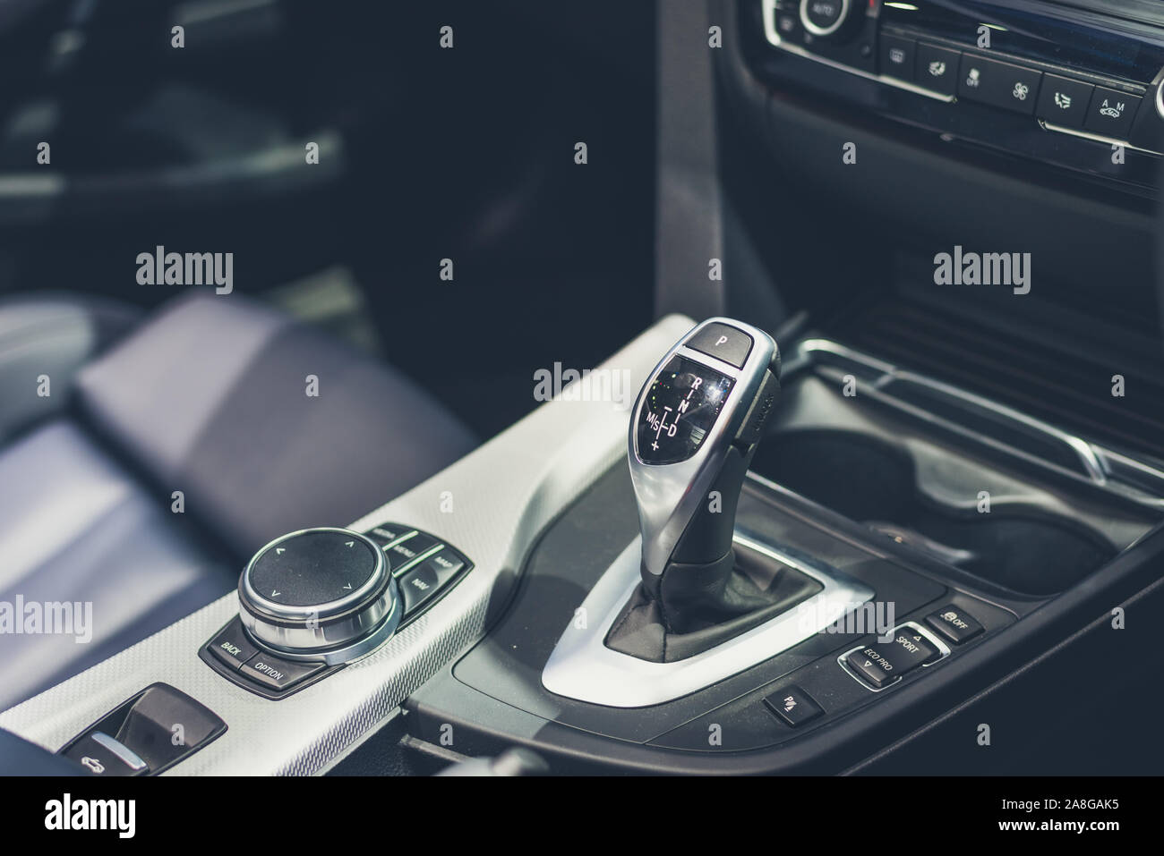Automatische Getriebe in modernen Autos für Hintergrund Stockfoto