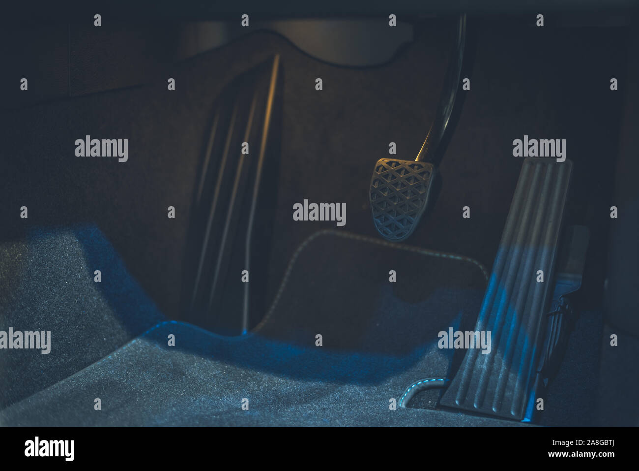 Das Bremspedal Lässt Sich Bis Zum Fahrzeugboden Durchtreten www.alamy.de