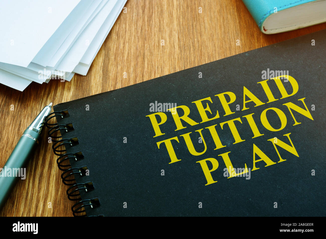 Prepaid Unterricht planen und Papiere mit Pan. Darlehen für Bildung Konzept. Stockfoto