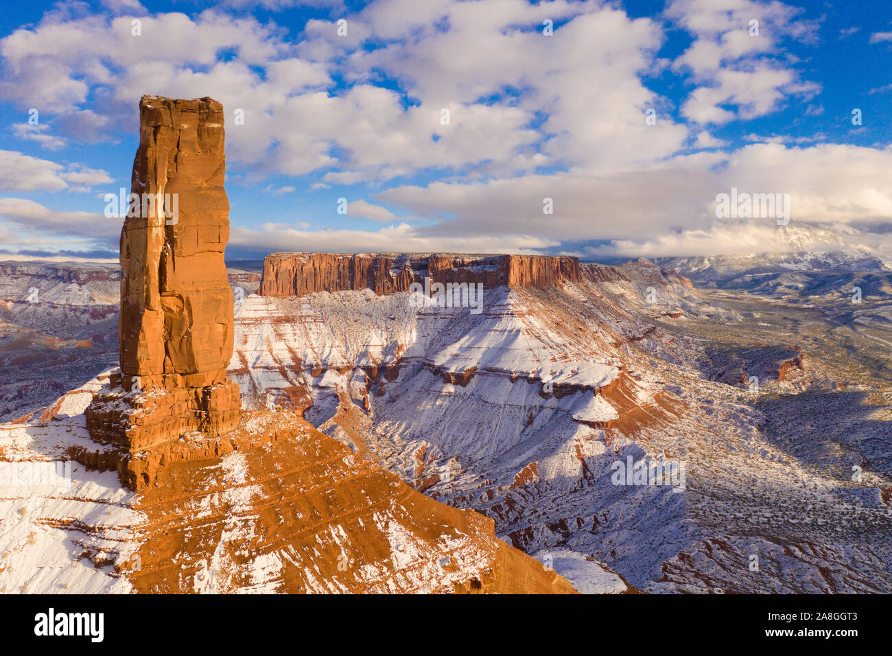 Wolken und Schnee am Castle Rock, vorgeschlagenen La Sa Gewässer Wilderenss, Utah, Schloss Valley, Colorado River in der Nähe von Moab, Utah Stockfoto