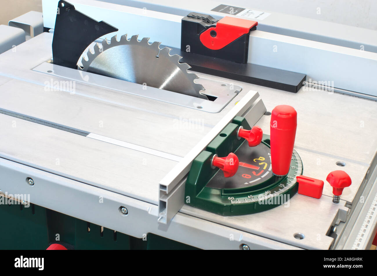 Sägeschnitt Rundschreiben Maschine. Element des Designs. Stockfoto