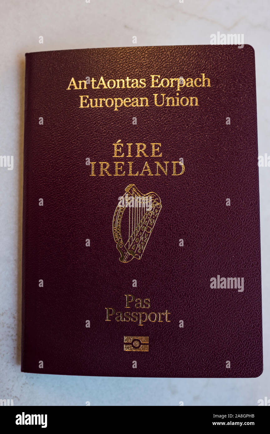 Irische Pass, Europäische Union. Reisepass von der Republik Irland erteilt. Irische Pässe sind steigende Nachfrage im Vereinigten Königreich folgende Brexit. Stockfoto