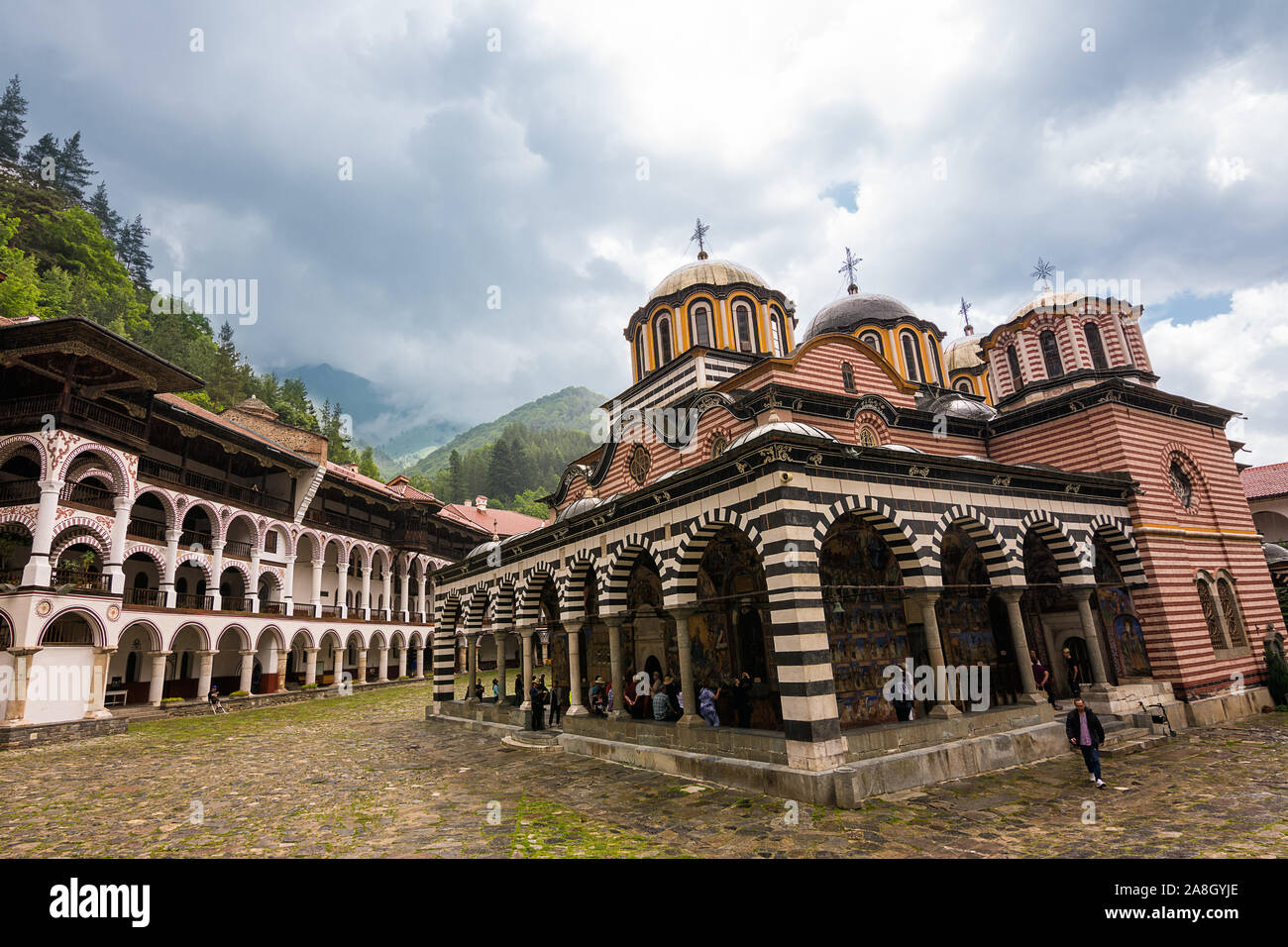 Rila, Bulgarien - 23. Juni 2019: Rila Kloster, einer der wichtigsten touristischen Destinationen und UNESCO-Welterbe in Bulgarien Stockfoto