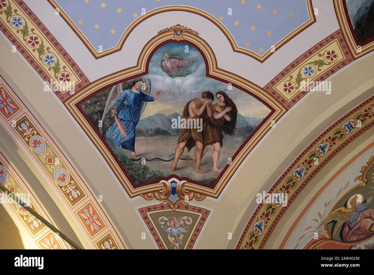Adam und Eva aus dem Paradies vertrieben, Fresko in der Kirche des hl. Matthäus in Stitar, Kroatien Stockfoto