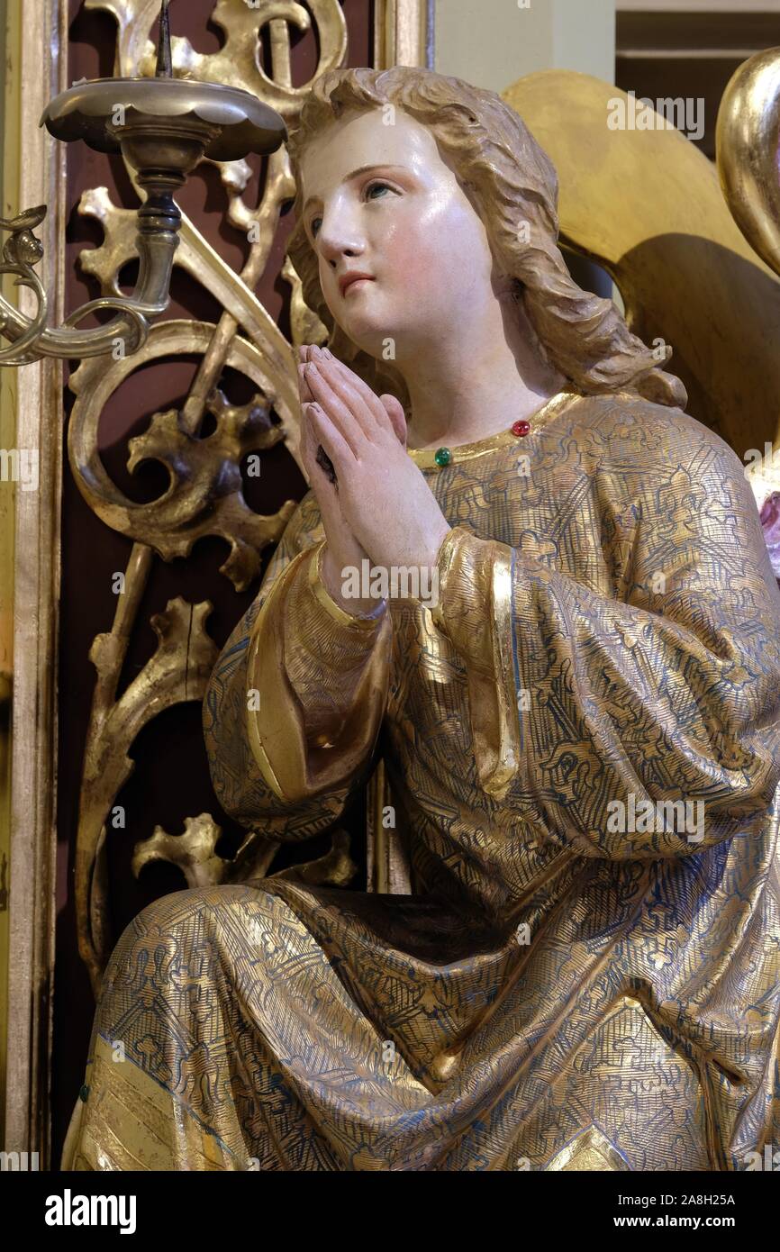 Engel Statue auf dem Altar in der Kirche des hl. Matthäus in Stitar, Kroatien Stockfoto