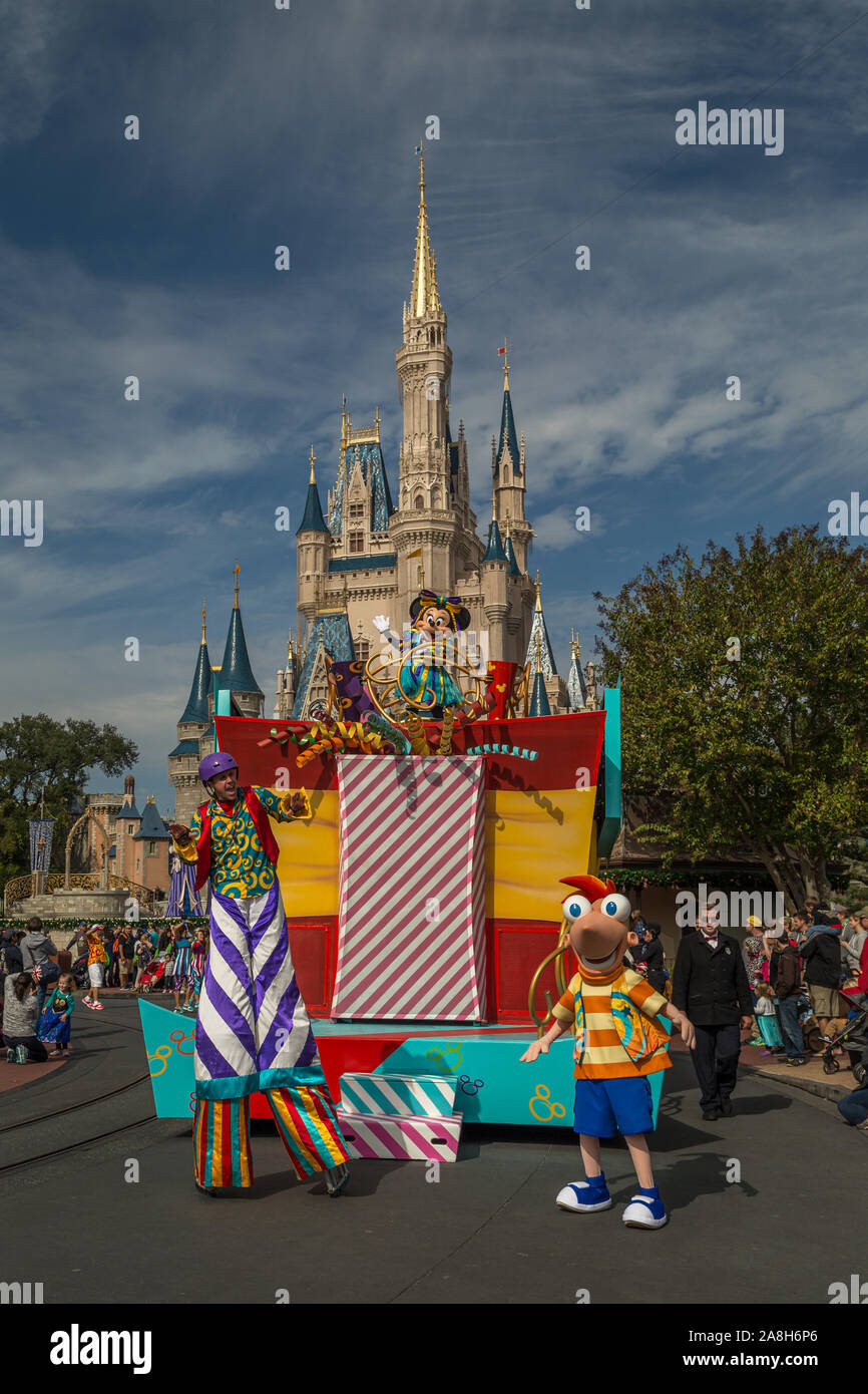 Disney Hauptfigur Minnie Surprise Celebration Parade auf der Main Street in Magic Kingdom in Walt Disney World in Orlando Florida, USA Stockfoto