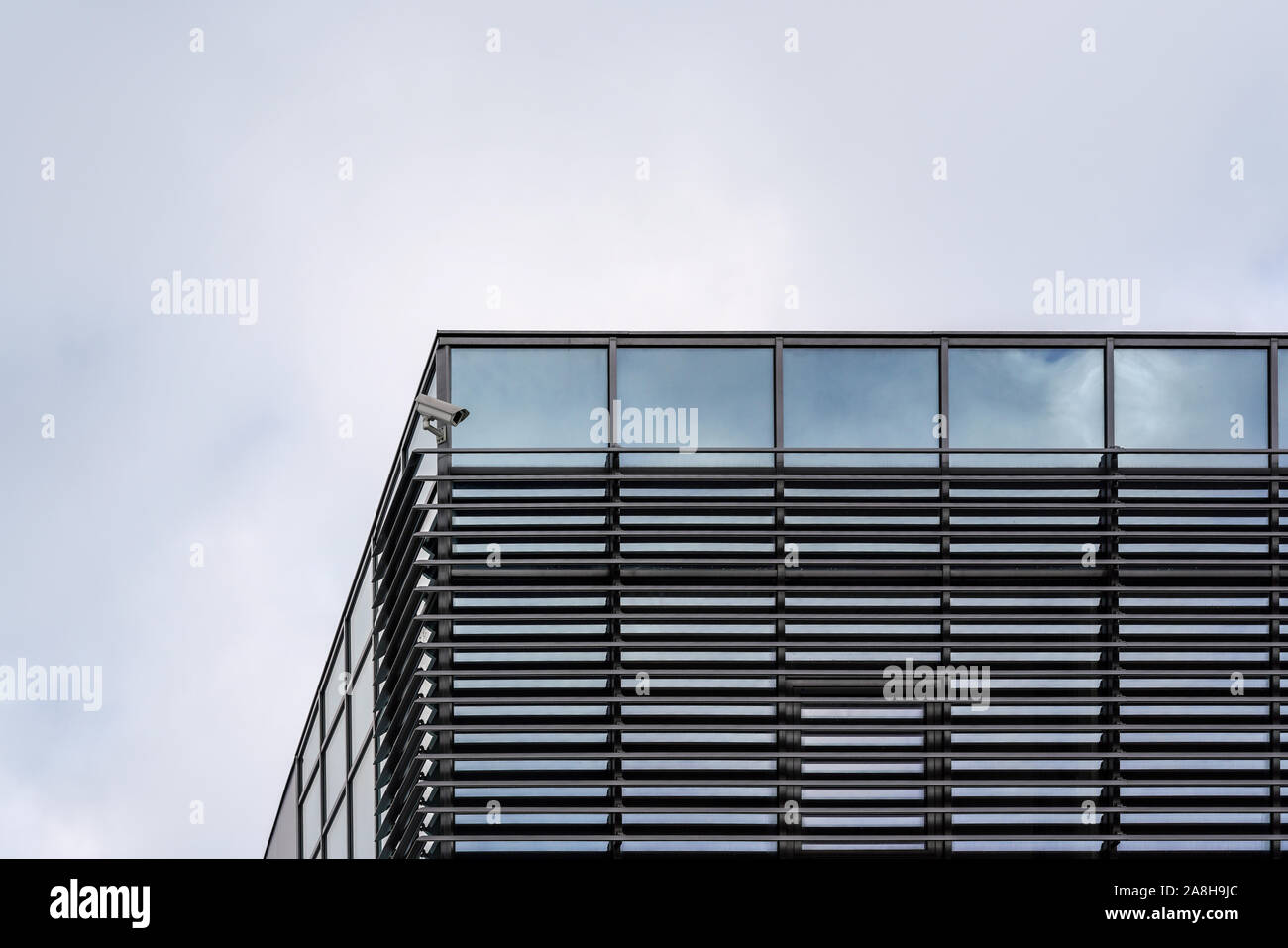 Glas und stahldach -Fotos und -Bildmaterial in hoher Auflösung – Alamy