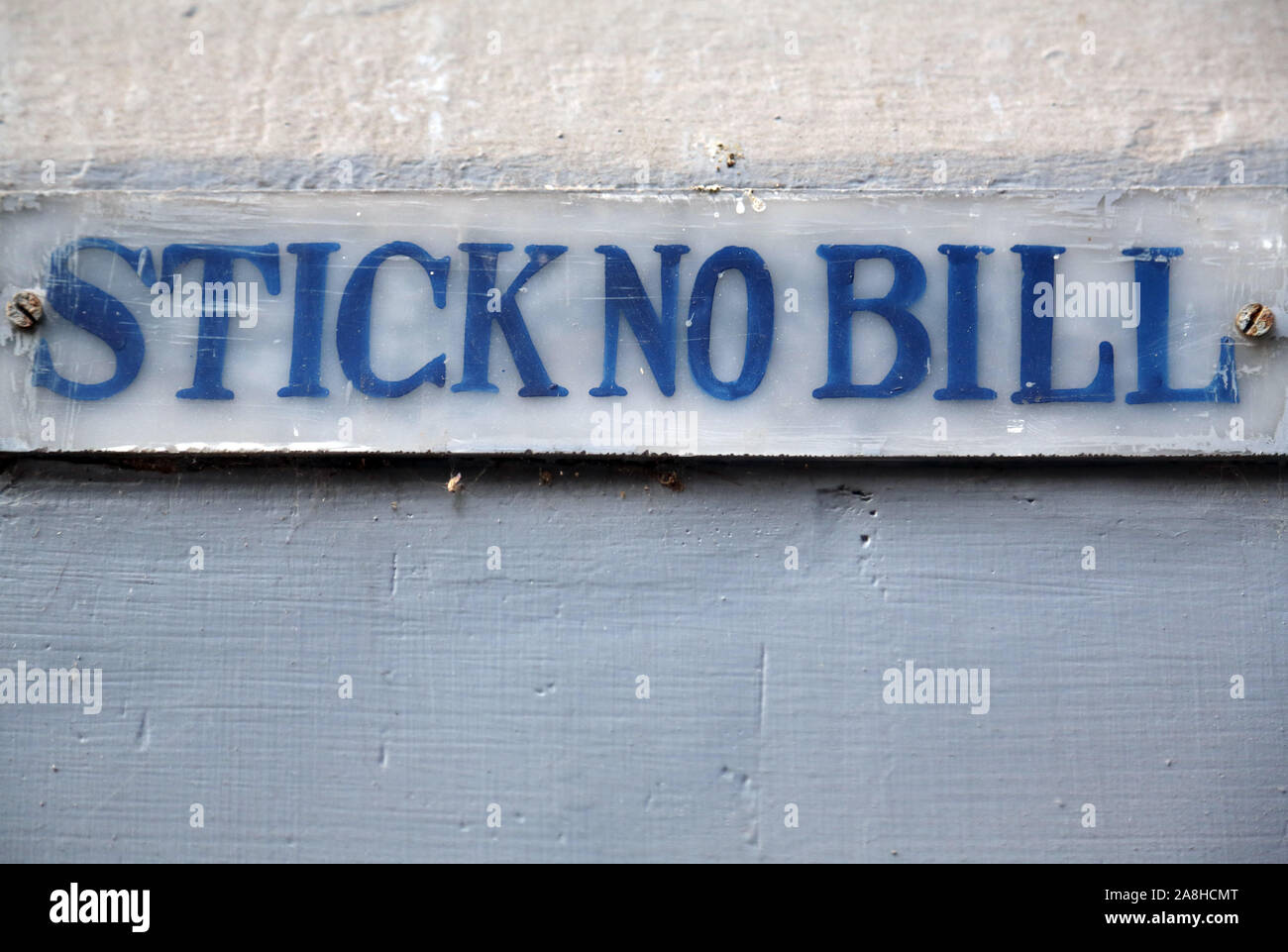 Ein Stick keine Rechnungen Zeichen an der Wand geschrieben in Kalkutta, Indien Stockfoto