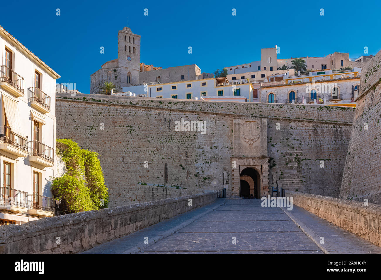 Ibiza, Eingangsportal der Altstadt von Eivissa, die Zugbrücke der Mauern Stockfoto