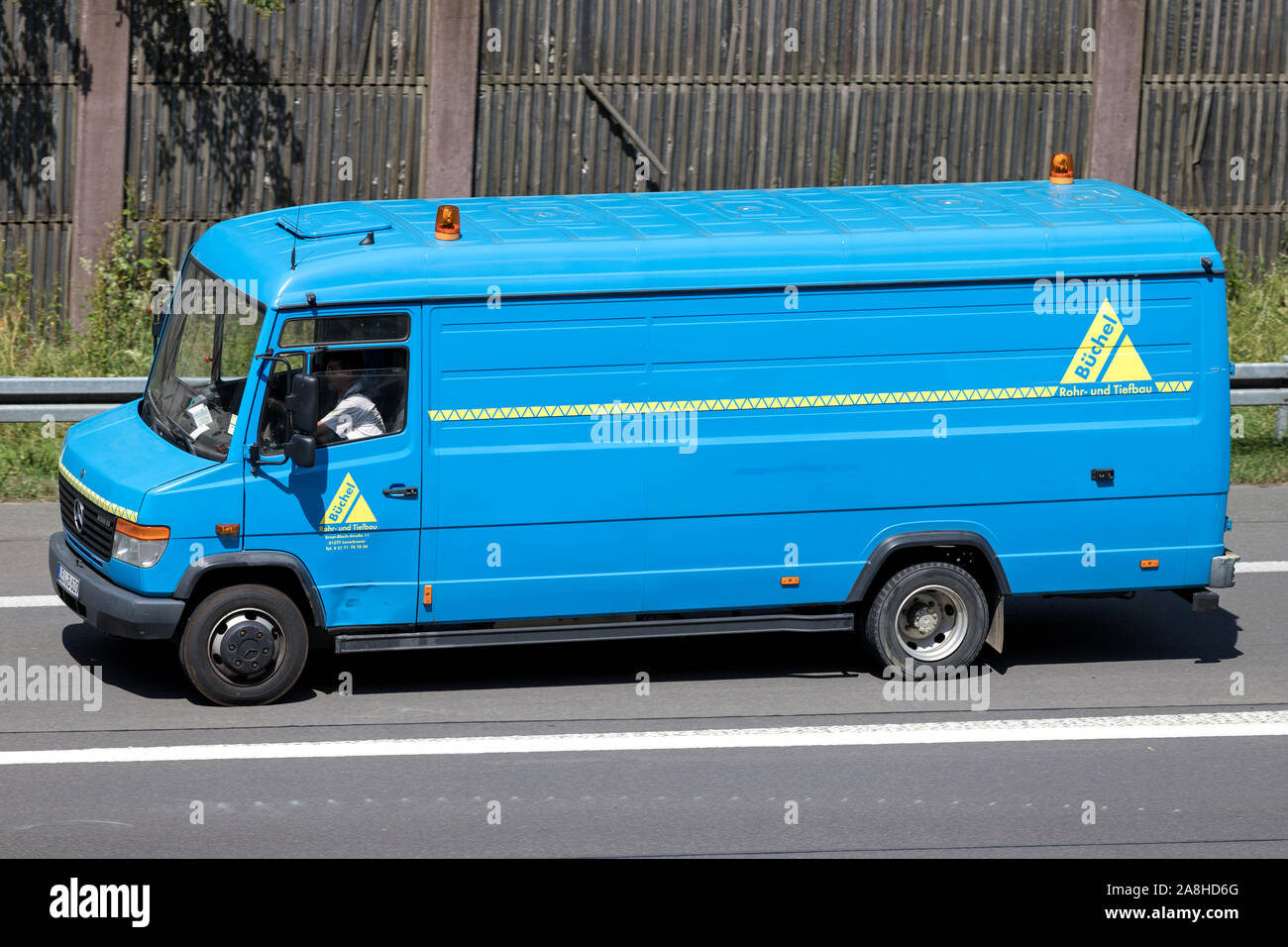 Büchel Van von Mercedes-Benz auf der Autobahn Stockfoto