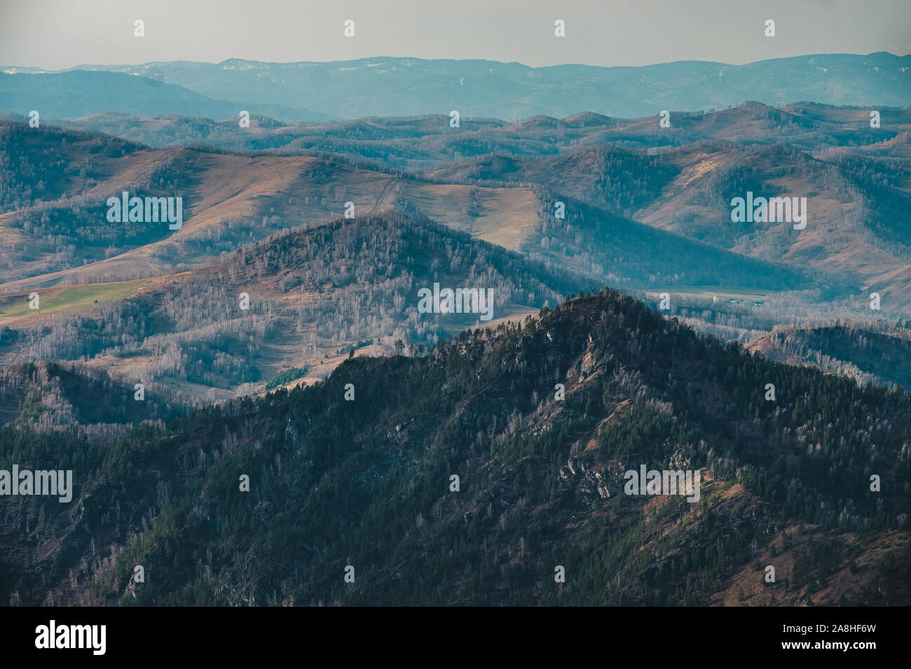 Die Aussicht von oben von Ski Manzherok Ski Resort Stockfoto