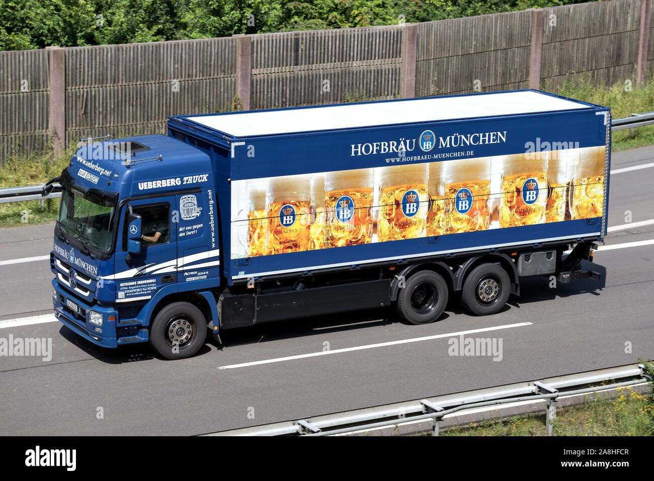 Mercedes Benz Munchen Stockfotos Und Bilder Kaufen Alamy