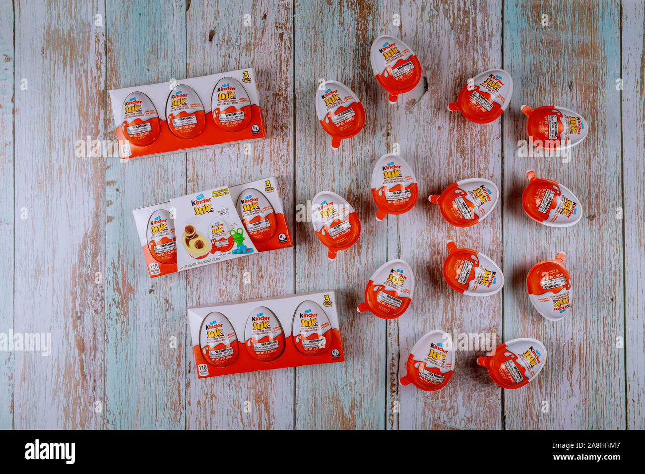 New York NY 08.November 2019: Kinder Freude Überraschung Ei Schokolade Kinder Freude ist ein überraschungsei mit Schokolade und Spielzeug. Stockfoto