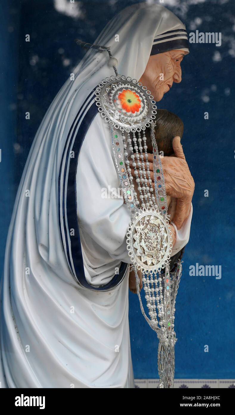 Statue der Mutter Teresa Katholische Kirche in Kumrokhali, West Bengal, Indien Stockfoto