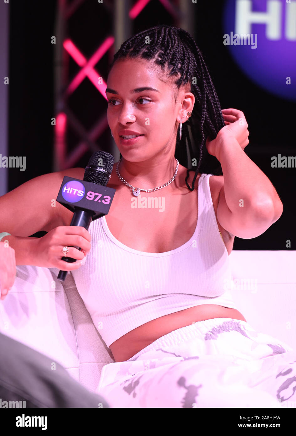 Hollywood, FL, USA. 08 Nov, 2019. Jorja Smith visits Radio Station Hits 97,3 Live am 8. November 2019 in Hollywood, Florida. Quelle: MPI04/Medien Punch/Alamy leben Nachrichten Stockfoto