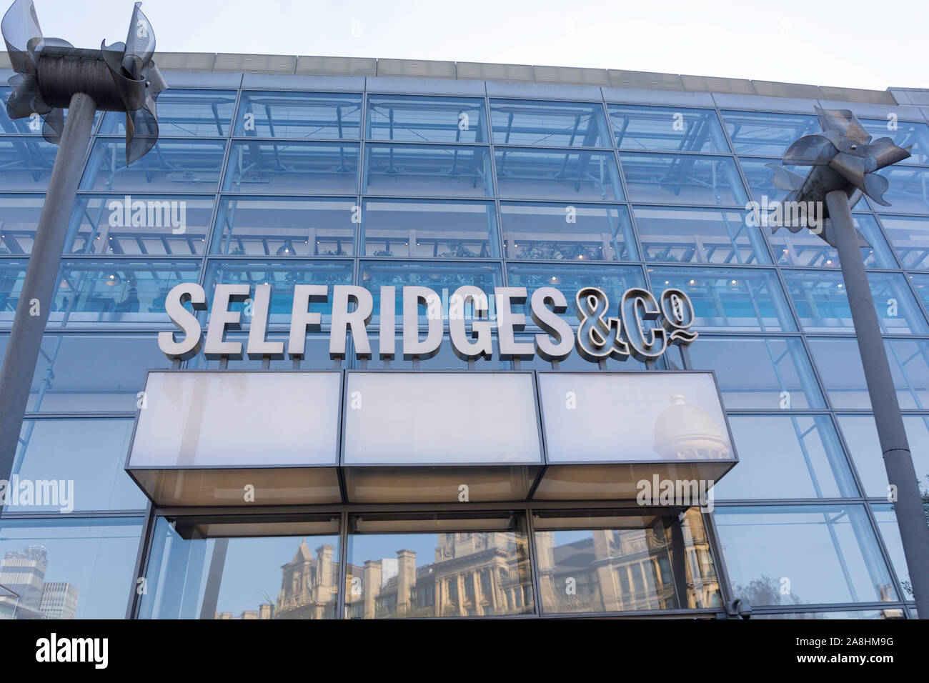 Eingang zu Selfridge's Department Store, Exchange Square, Manchester, Greater Manchester, England, Vereinigtes Königreich Stockfoto