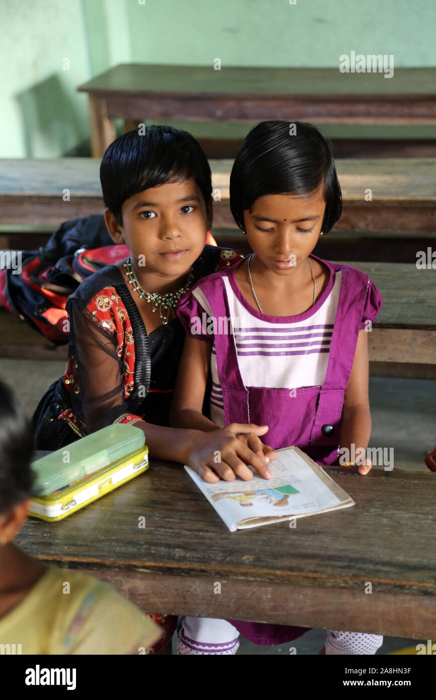 Kinder in der Schule, Kumrokhali, West Bengal, Indien Stockfoto