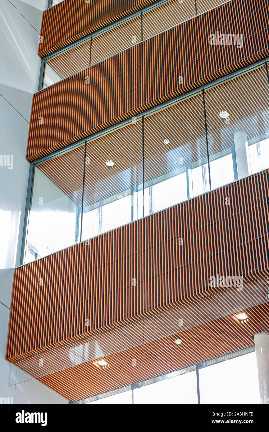 Eingangshalle des B 612 Gebäude der Toulouse Aerospace Innovation Center. /Flur; Glas; Gehweg; Flure; Gehwege; Passage; Korridor Stockfoto