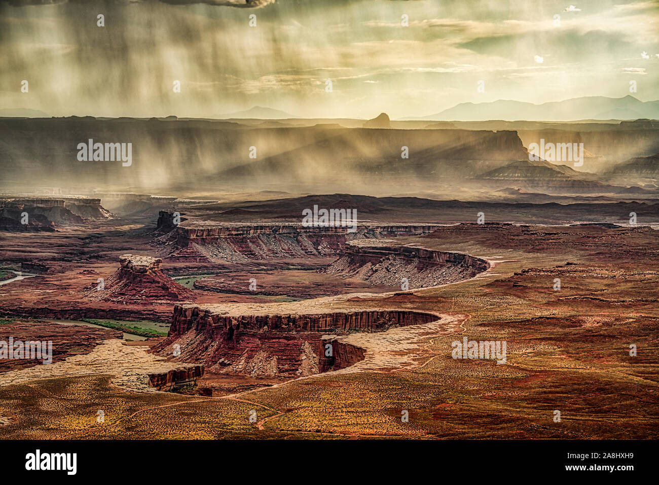 Green River blicken und ferne Regen, Canyonlands National Park, Utah Green River Insel im Himmel Bezirk Stockfoto