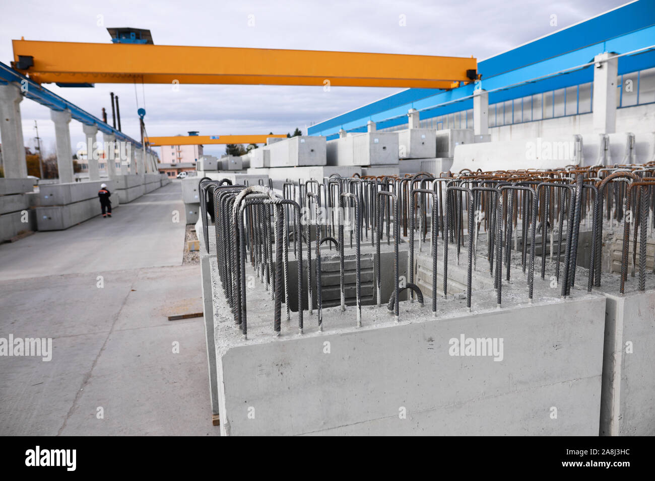 Flache Tiefenschärfe (selektive Fokus) Bild mit Stahl entwickelt für Stahlbeton, in einer Fabrik. Stockfoto