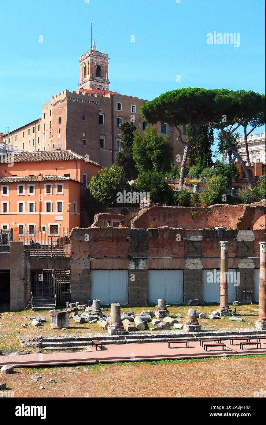Forum Romanum in der Mitte des antiken Rom mit Blick auf den Kaiserlichen Palast - Italien. Stockfoto