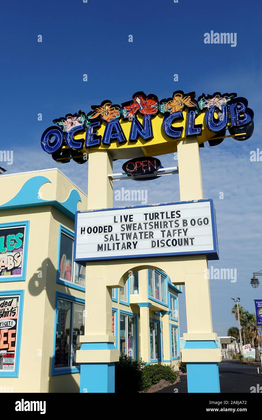 Ocean Club touristische Souvenir Shop Verkauf von T-Shirts und Strand auf der Atlantic Avenue Daytona Beach Florida Verschleiß Stockfoto