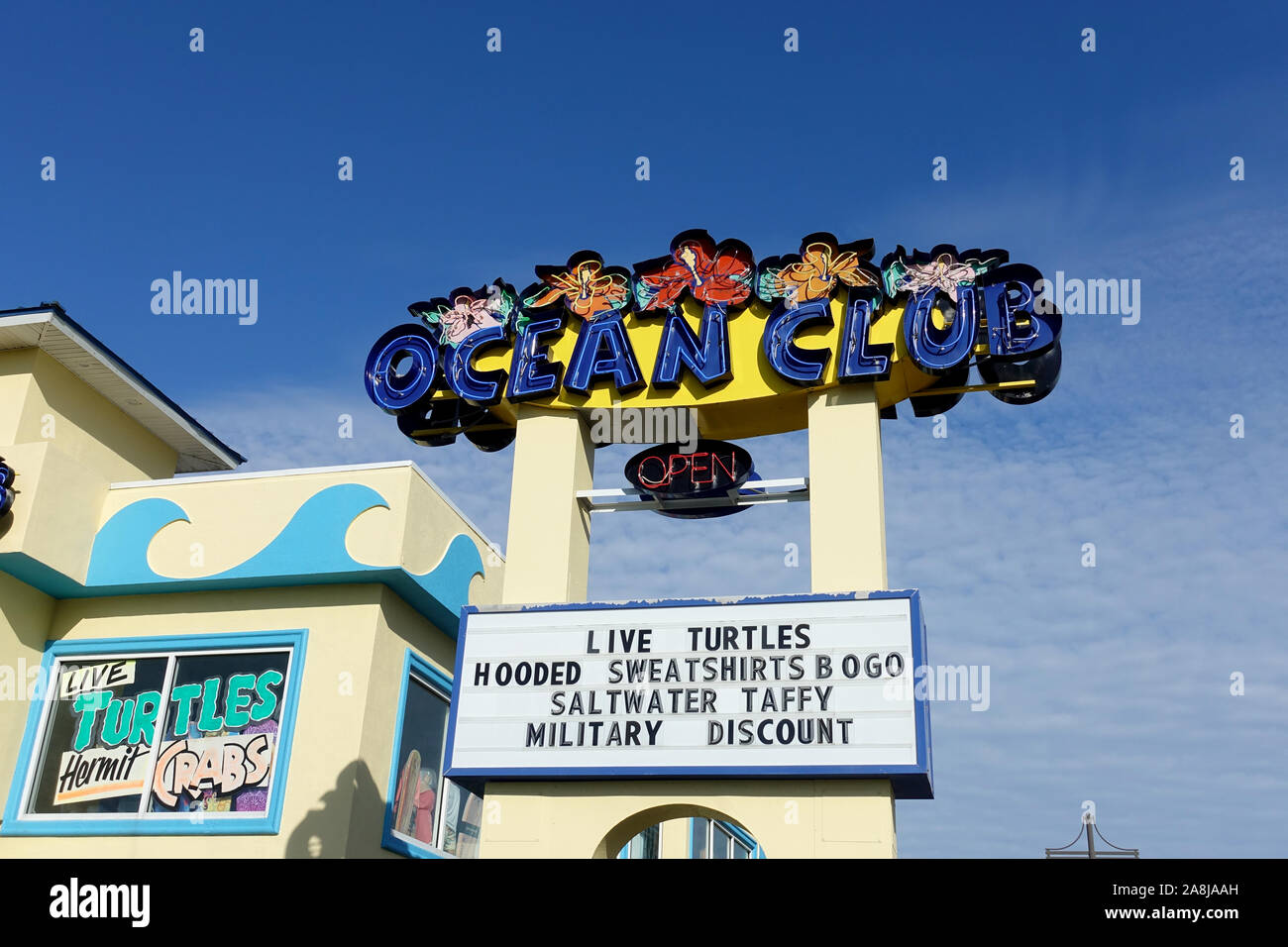 Ocean Club touristische Souvenir Shop Verkauf von T-Shirts und Strand auf der Atlantic Avenue Daytona Beach Florida Verschleiß Stockfoto