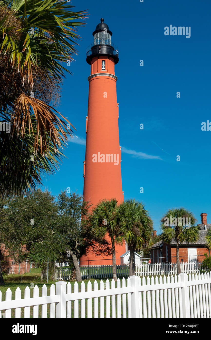 Die Ponce de Leon Inlet Leuchtturm und Museum ist der höchste Leuchtturm in Florida bei 175 Fuß hoch im Jahre 1887 erbaut, Es ist ein Nationales historisches Denkmal. Stockfoto