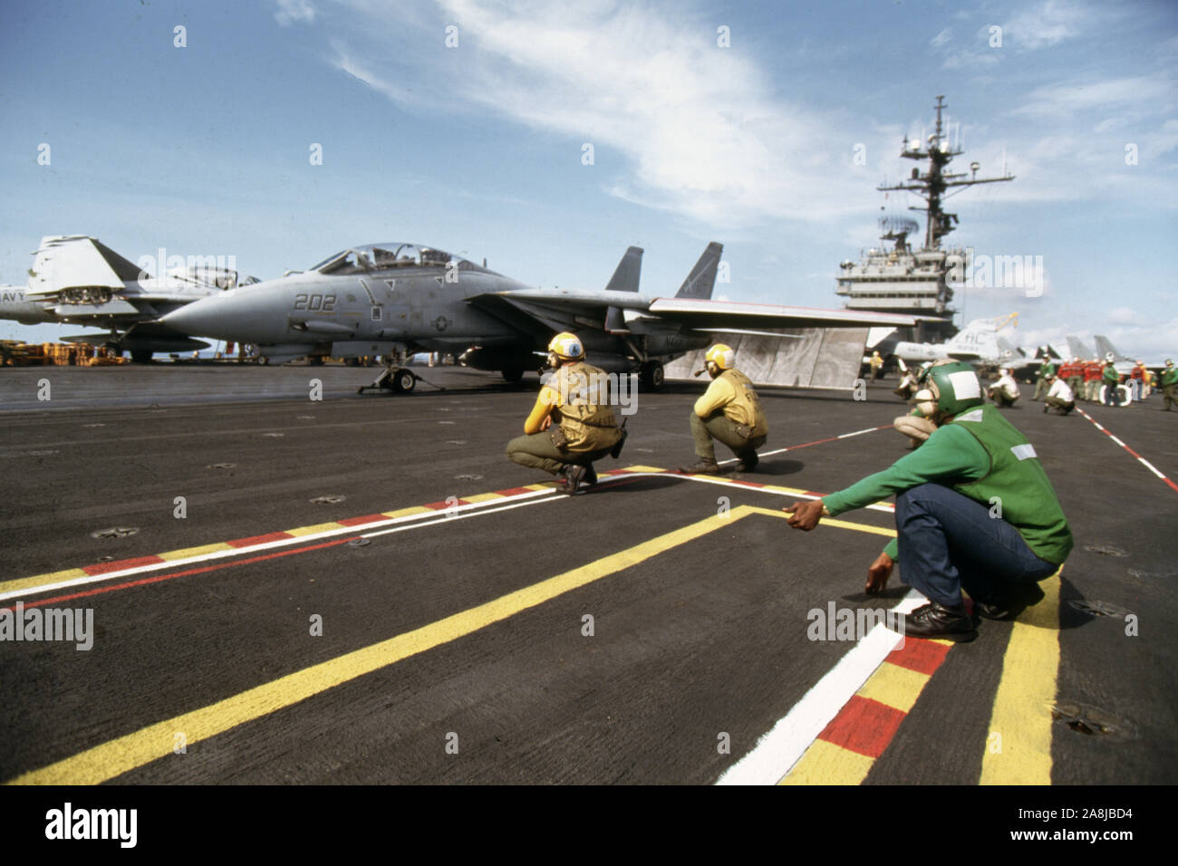 US NAVY / United States Navy Flugzeugträger Kitty-Hawk-Klasse / Flugzeugträger Kitty-Hawk-Klasse - USS John F. Kennedy CV-67 - - Grumman F-14D Tomcat Flugdeck / Start / Start Stockfoto