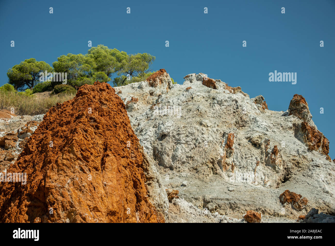 Sousaki ist ein erloschener Vulkan und moderne solfatara Gebiet im Nordosten Corinthia, Griechenland, am nordwestlichen Ende der Ägäis vulkanischen Bogens. Stockfoto