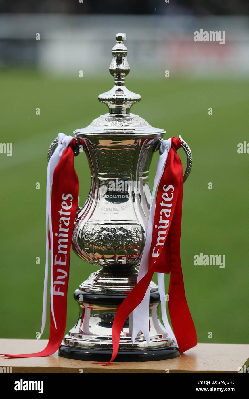 Crewe, Cheshire, UK. 9. November 2019. Die Football Association (FA-Cup) auf Anzeige auf der Pitch der Weber Stadion vor der ersten Runde richtige FA Cup Befestigung zwischen Nantwich Stadt und AFC Fylde. Stockfoto