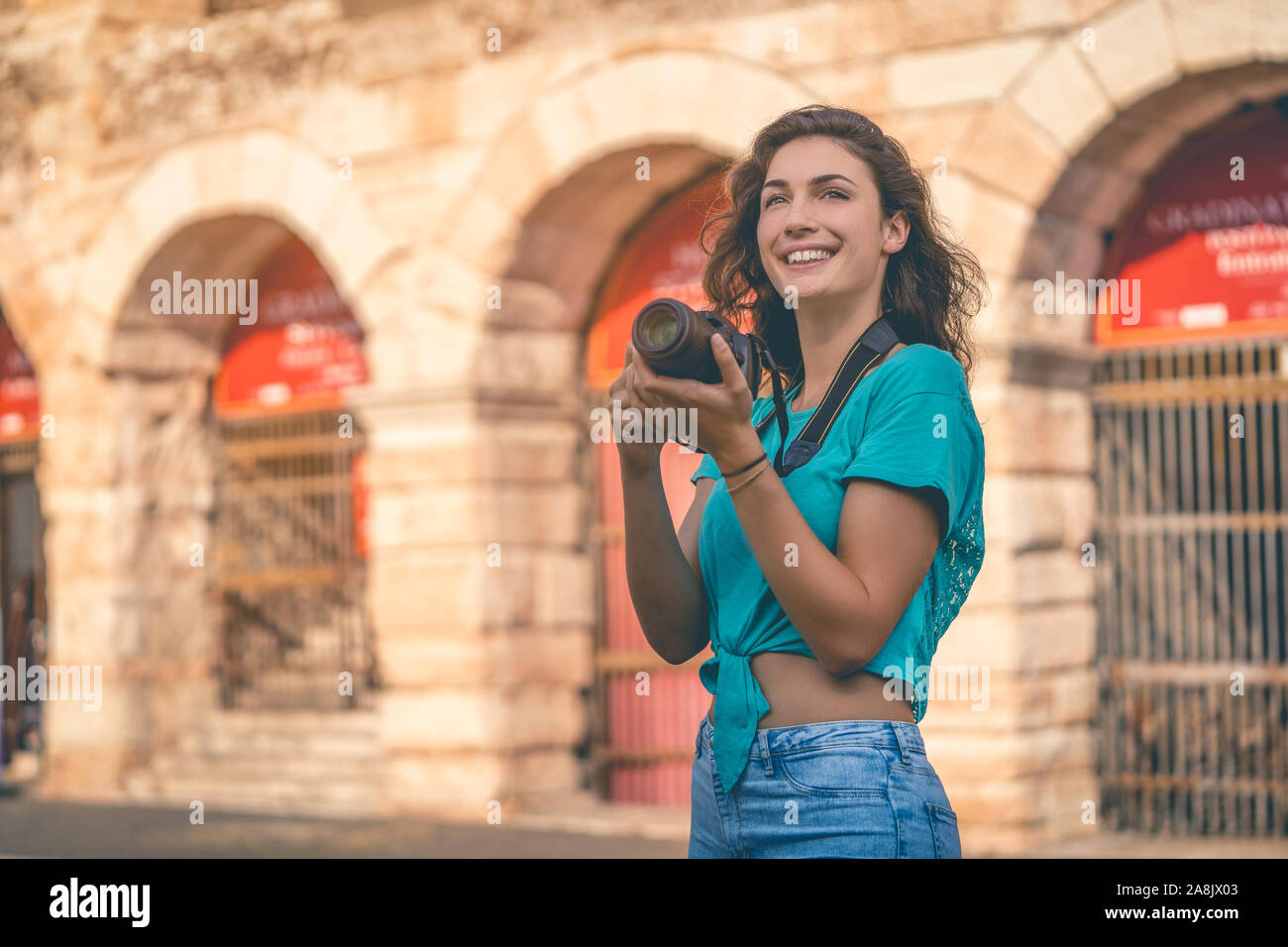 Touristische Mädchen auf Urlaub in Verona, Italien Stockfoto