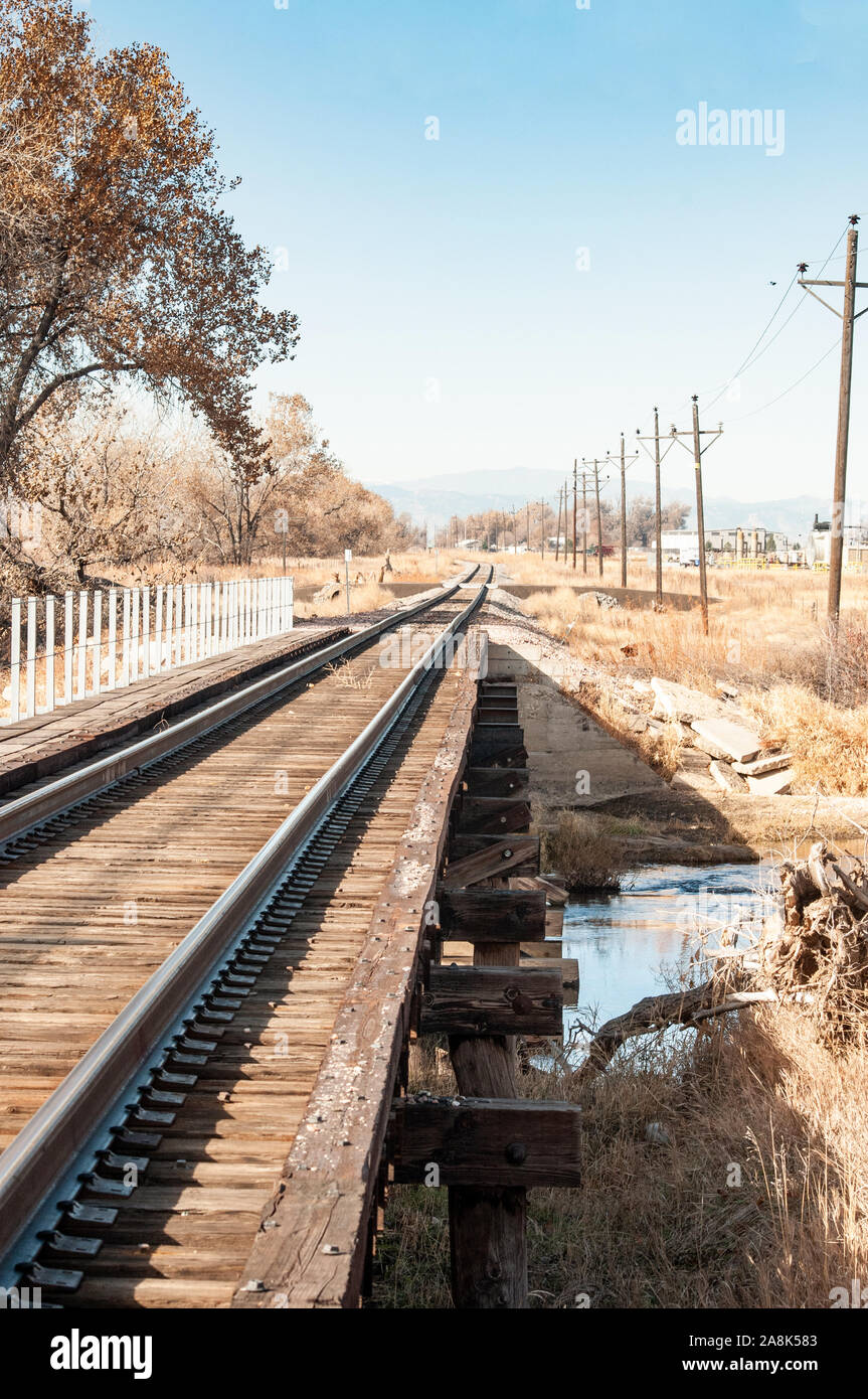 Eisenbahnbrücke über den Cache La Poudre Fluß Stockfoto