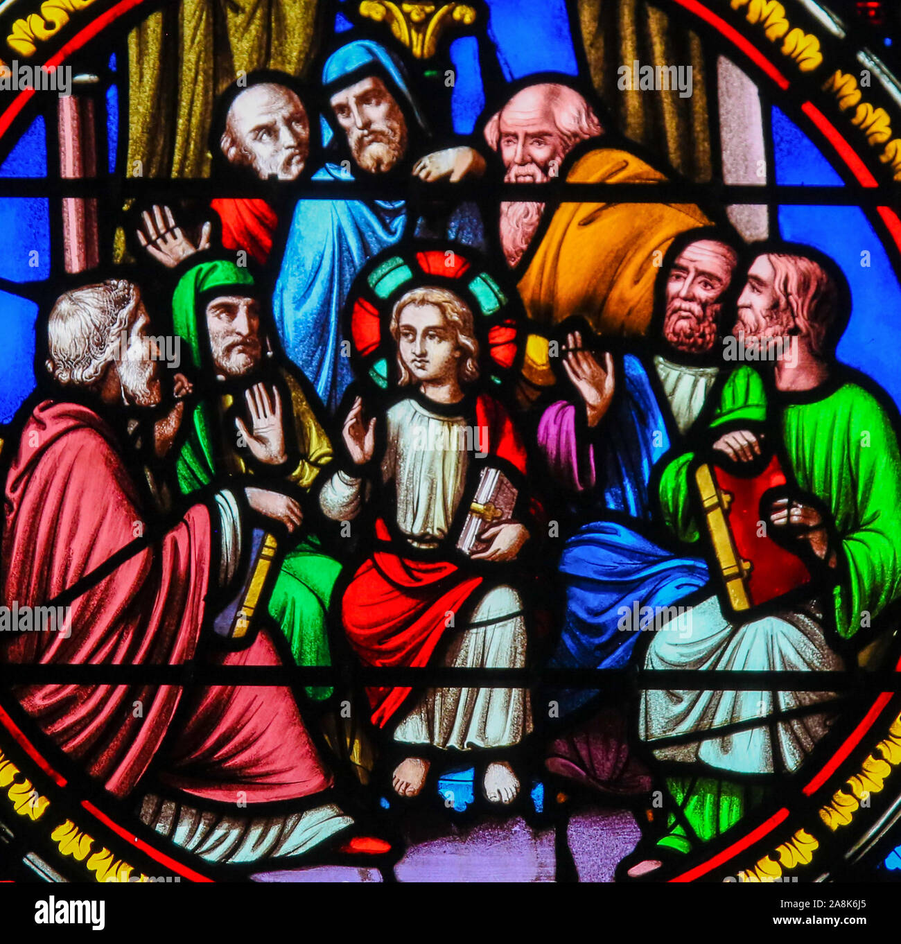 Glasmalereien in der Kapelle Notre-Dame-des-flots (1857) in Sainte Adresse, Le Havre, Frankreich, Darstellung Christi im Tempel von Jerusalem unter den Stockfoto