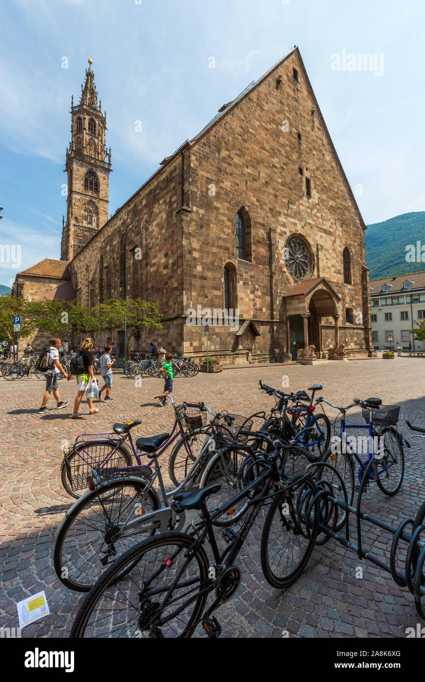 Bozen, Italien - Juli 20, 2019 - Santa Maria Assunta Kathedrale im Zentrum der Altstadt von Bozen Stockfoto