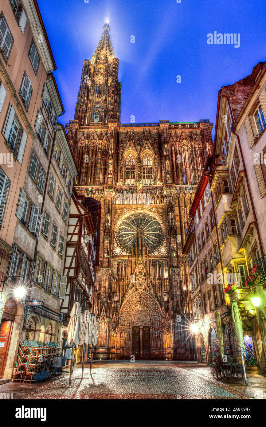 Street und dem Straßburger Münster Stockfoto