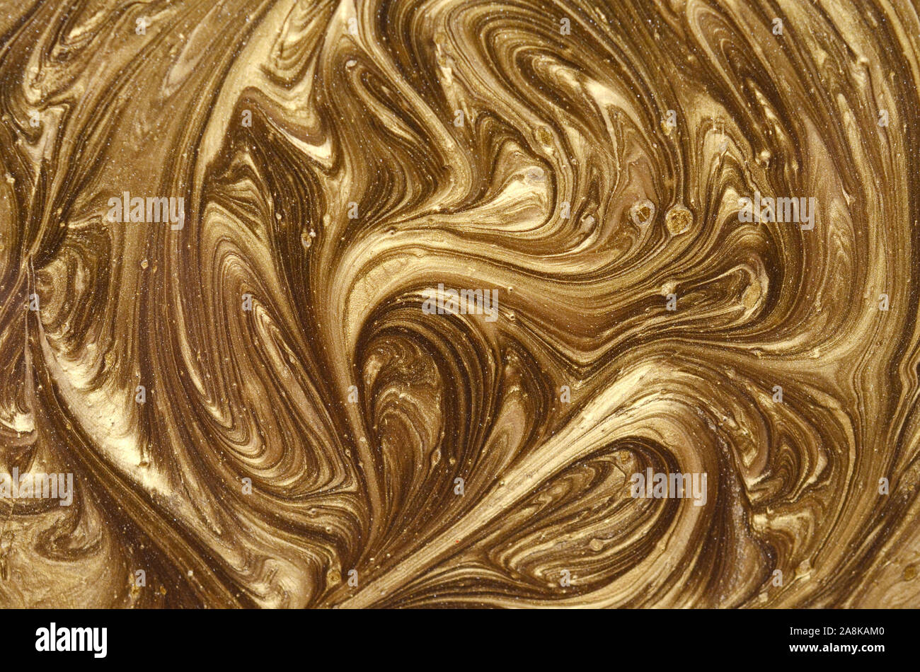 Gemalten Hintergrund. Abstrakte emotionale Art Golden flüssige Acrylfarben Stockfoto
