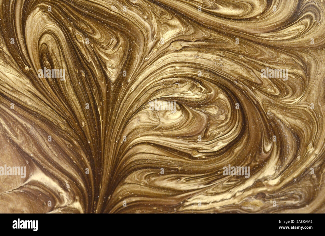 Gemalten Hintergrund. Abstrakte emotionale Art Golden flüssige Acrylfarben Stockfoto