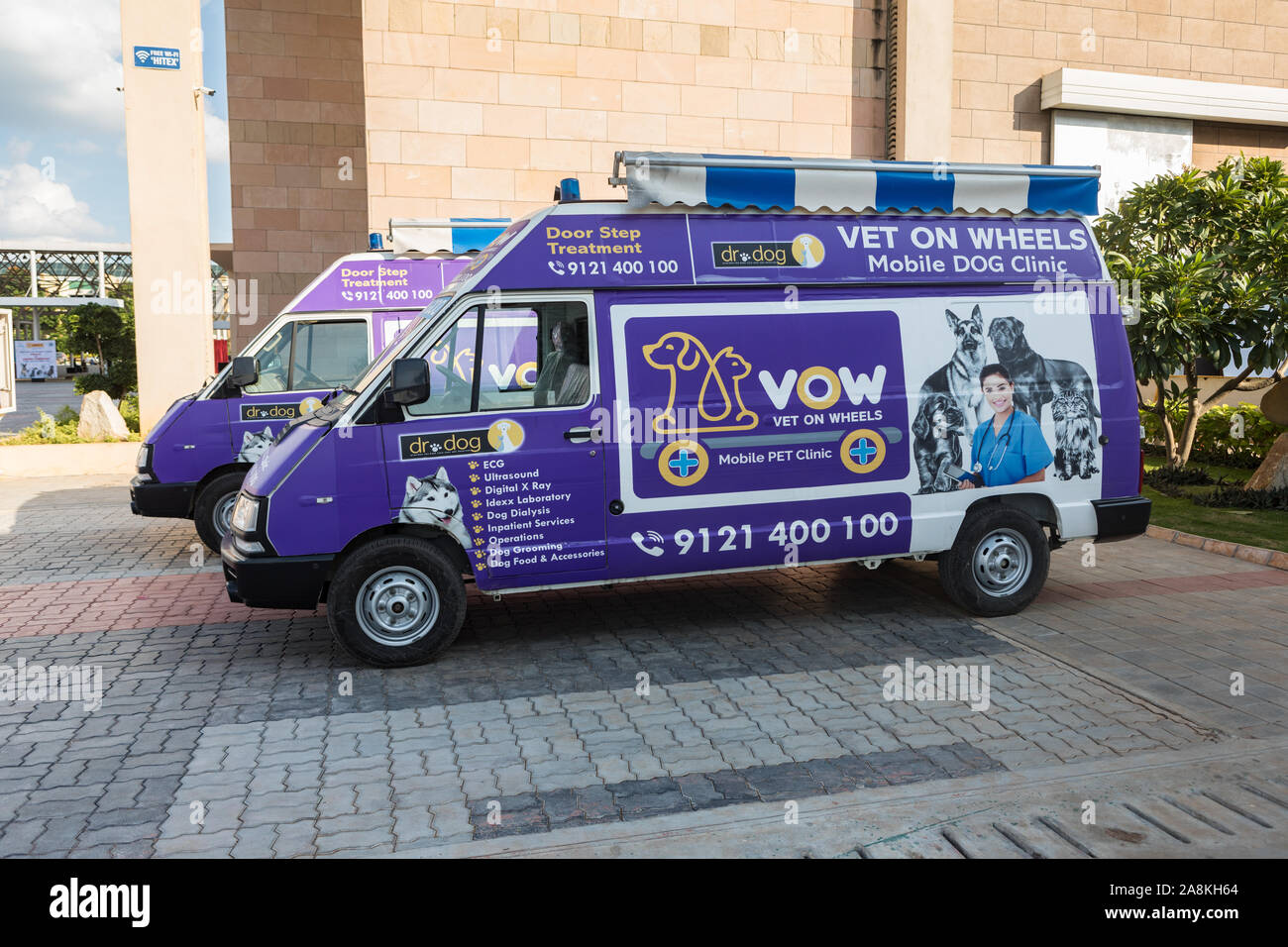 Hyderabad, Indien-02 Nov 2019. Mobile pet-Klinik Fahrzeug bei Hitex während Pet Expo in Hyderabad, Indien geparkt Stockfoto