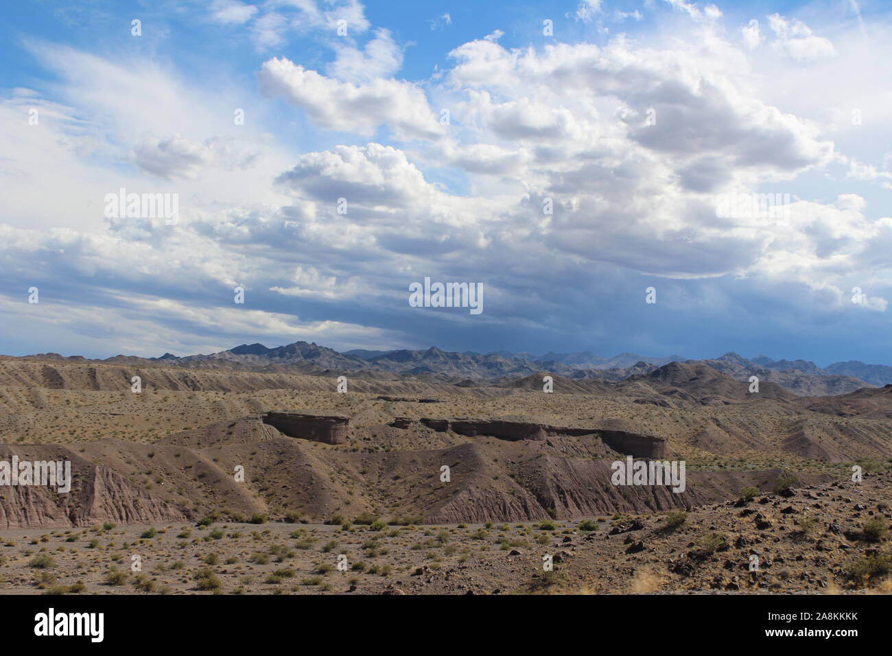 Die Berge und Himmel in der Wüste Stockfoto