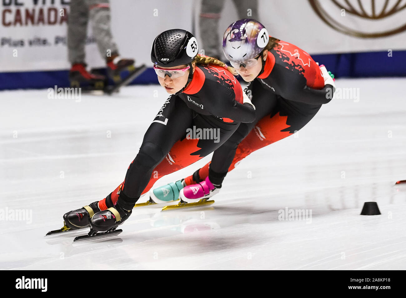 Montreal, Quebec. 09 Nov, 2019. Claudia Gagnon (CAN) Skates vor Danae Blais (CAN) während der ISU World Cup II auf der Maurice-Richard-Arena in Montreal, Quebec. David Kirouac/CSM/Alamy leben Nachrichten Stockfoto