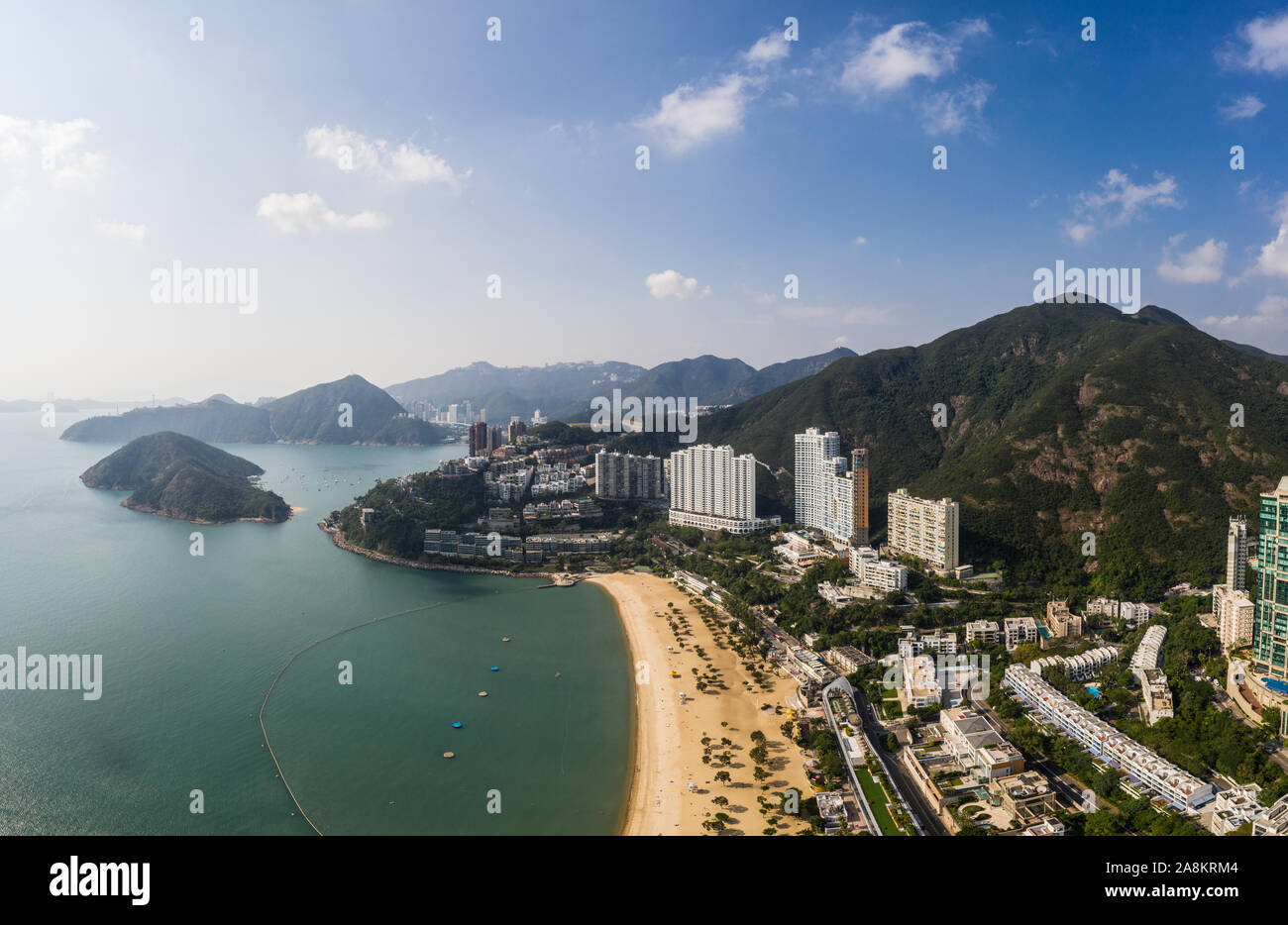 Luftaufnahme des berühmten Repulse Bay Beach auf Hong Kong Island, Hongkong Stockfoto
