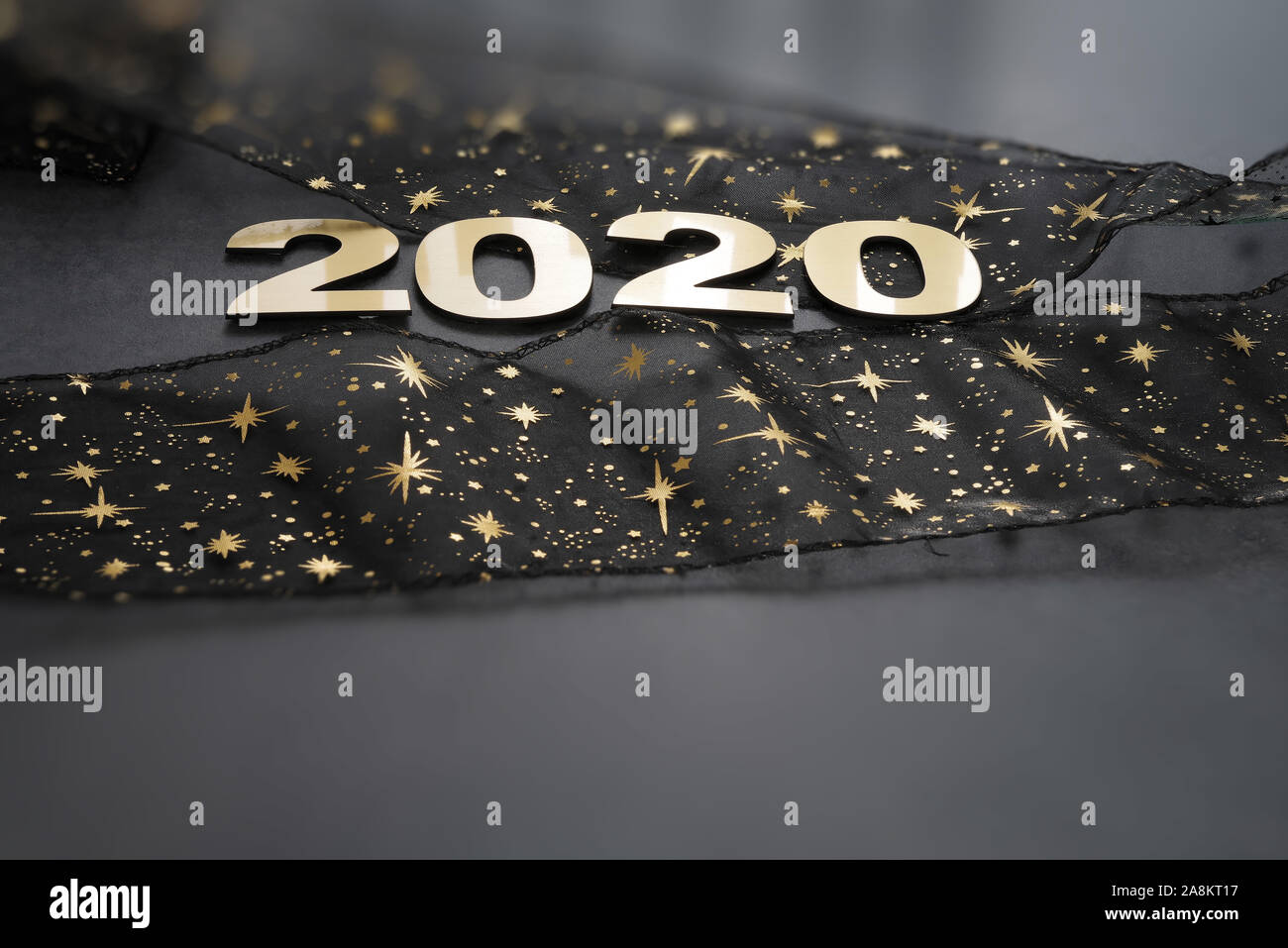 Frohes Neues Jahr 2020. Symbol von der Zahl 2020 auf Stein Hintergrund Stockfoto