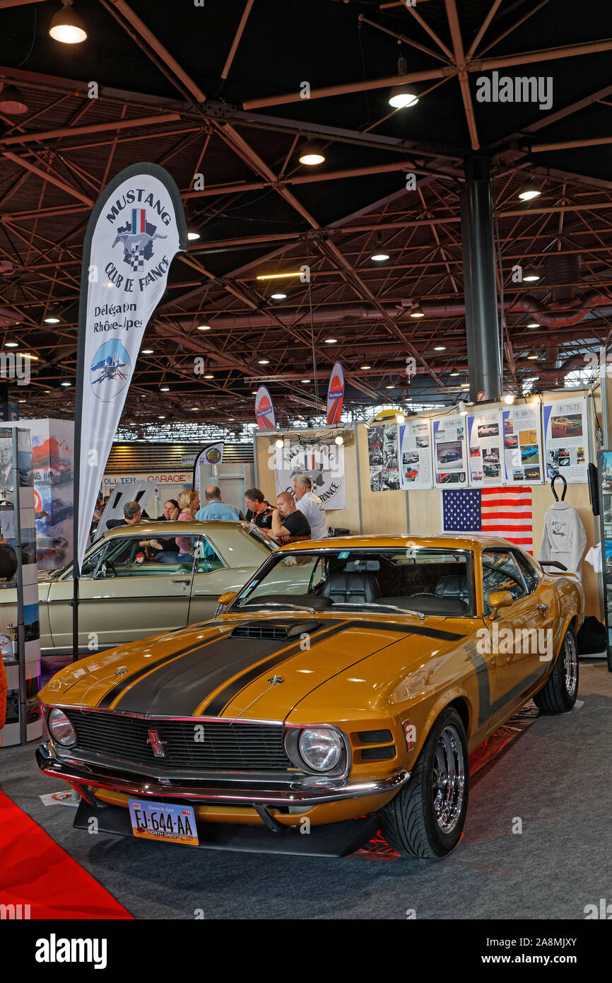 LYON, Frankreich, November 8, 2019: Ford Mustang auf der Motorshow. Der Salon Epoq Auto steht in Lyon seit 1979 mit mehr als 67.000 Besuchern pro Jahr Stockfoto
