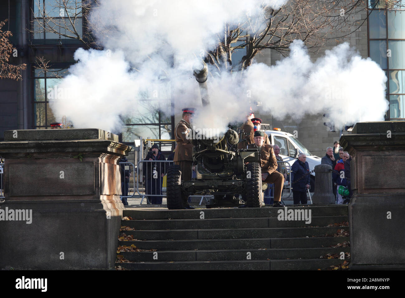 Liverpool UK. 10. November 2019. Veteranen und Mitglieder der Britischen Streitkräfte nehmen an den jährlichen Tag der Erinnerung parade vor der St George's Hall. Credit: Ken Biggs/Alamy Leben Nachrichten. Stockfoto