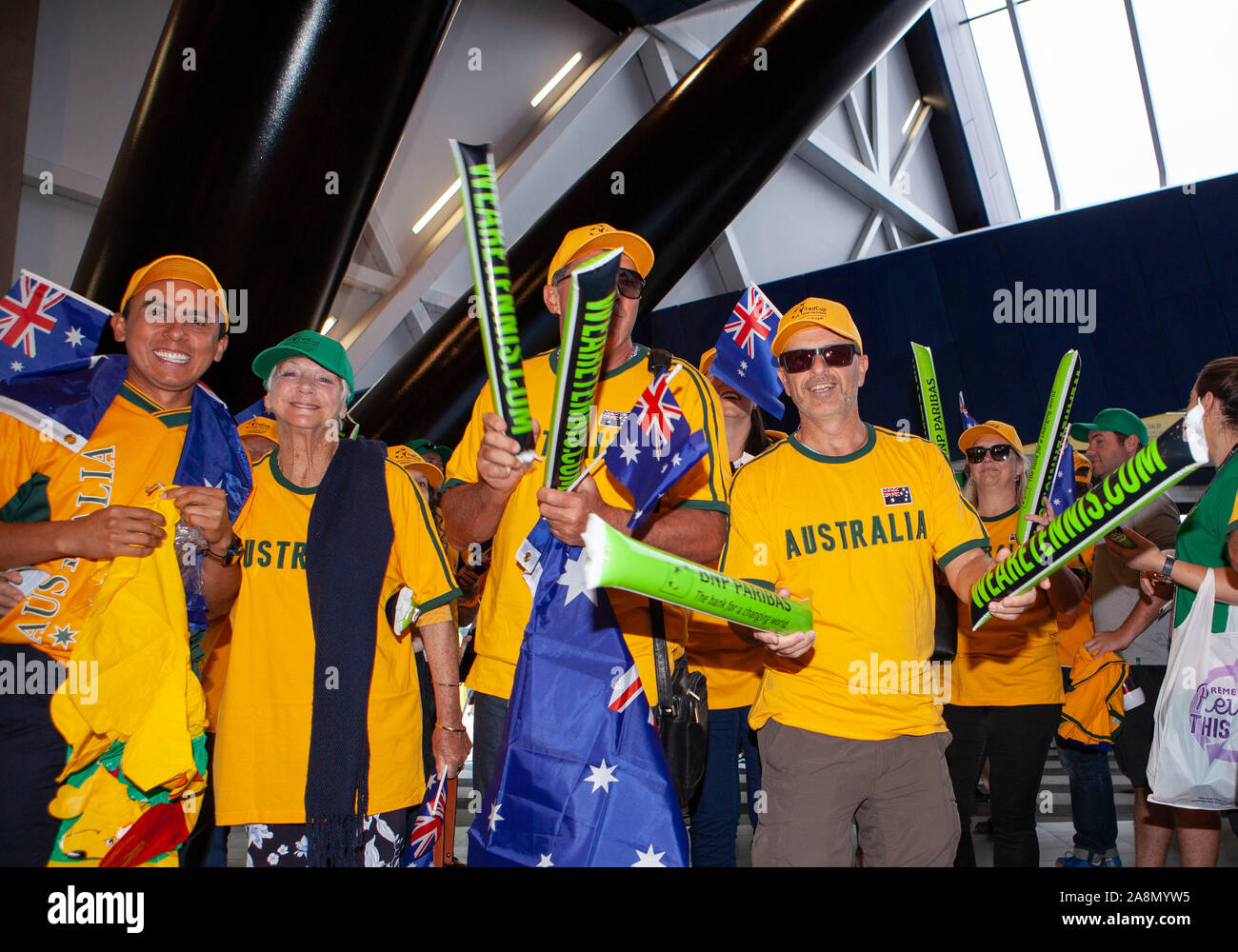 Perth, Australien. 10 Nov, 2019. 10. November 2019; RAC Arena, Perth, Western Australia, Australien; Fed Cup durch BNP Paribas Final Tennis, Australien im Vergleich zu Frankreich; Australische Anhänger jubeln für Ihre Nation - Redaktionelle Verwendung Credit: Aktion Plus Sport Bilder/Alamy leben Nachrichten Stockfoto