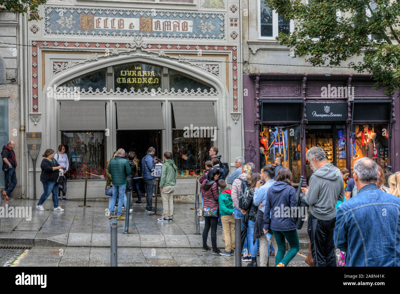 Warteschlange vor Lello Buchhandlung in Porto, Norte, Portugal, Europa Stockfoto