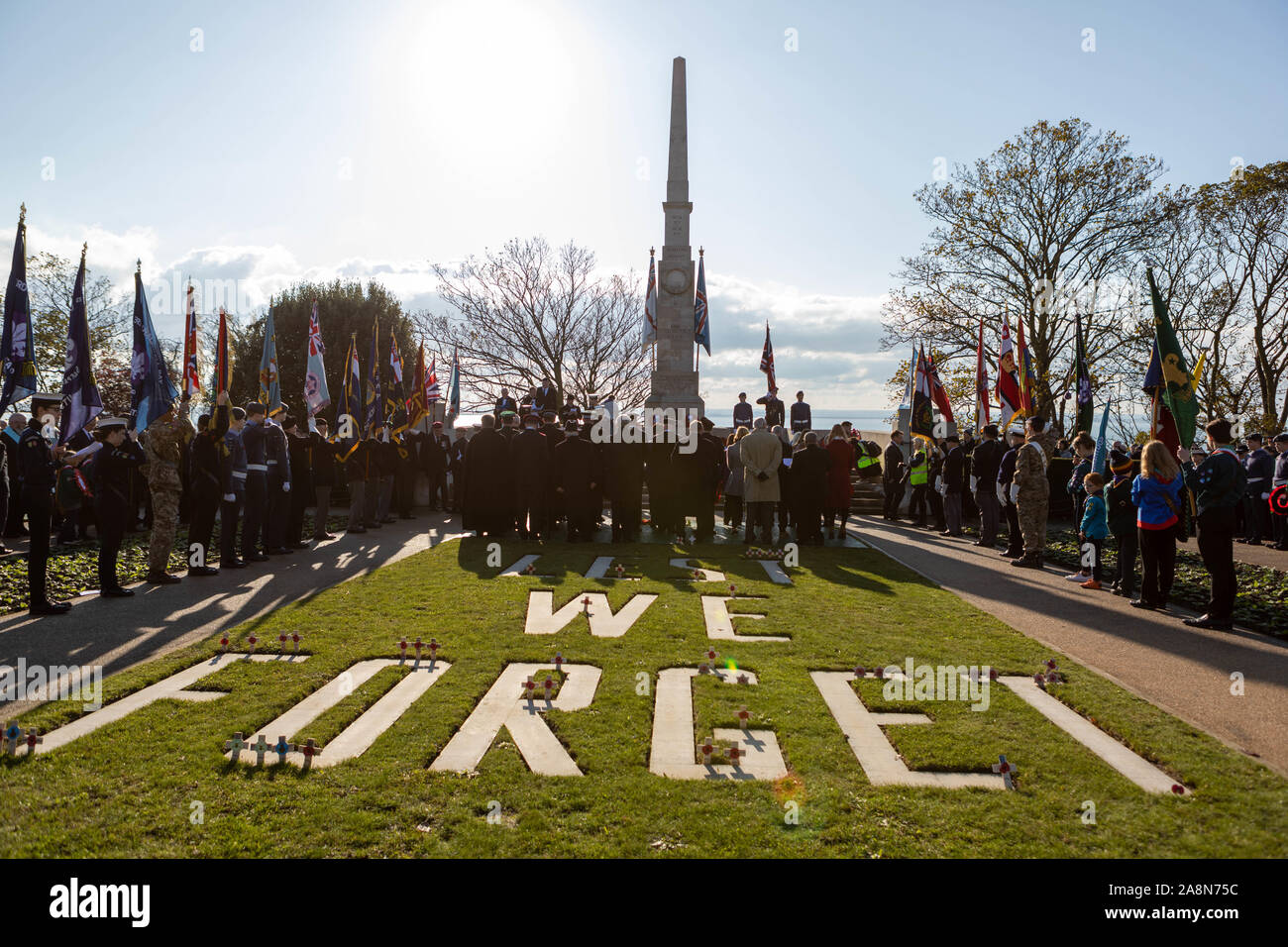 Southend On Sea, Großbritannien. 10 Nov, 2019. Der Tag des Gedenkens an die Southend Kenotaph, Clifftown Parade, vor dem Lutyens entworfen war Memorial. Der Service wird durch lokale Würdenträger, darunter die Bürgermeister Southend und sowohl lokale Abgeordnete, Sir David Amess und James Dudderidge besucht. Penelope Barritt/Alamy leben Nachrichten Stockfoto